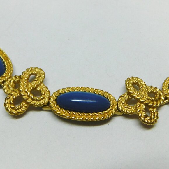Monet Vintage Gold Tone Blue Cabochons & Fleur De Lis Bracelet - NWT - Picture 4 of 4